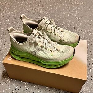 On Running Cloudsurfer Max women’s Shoes size 8